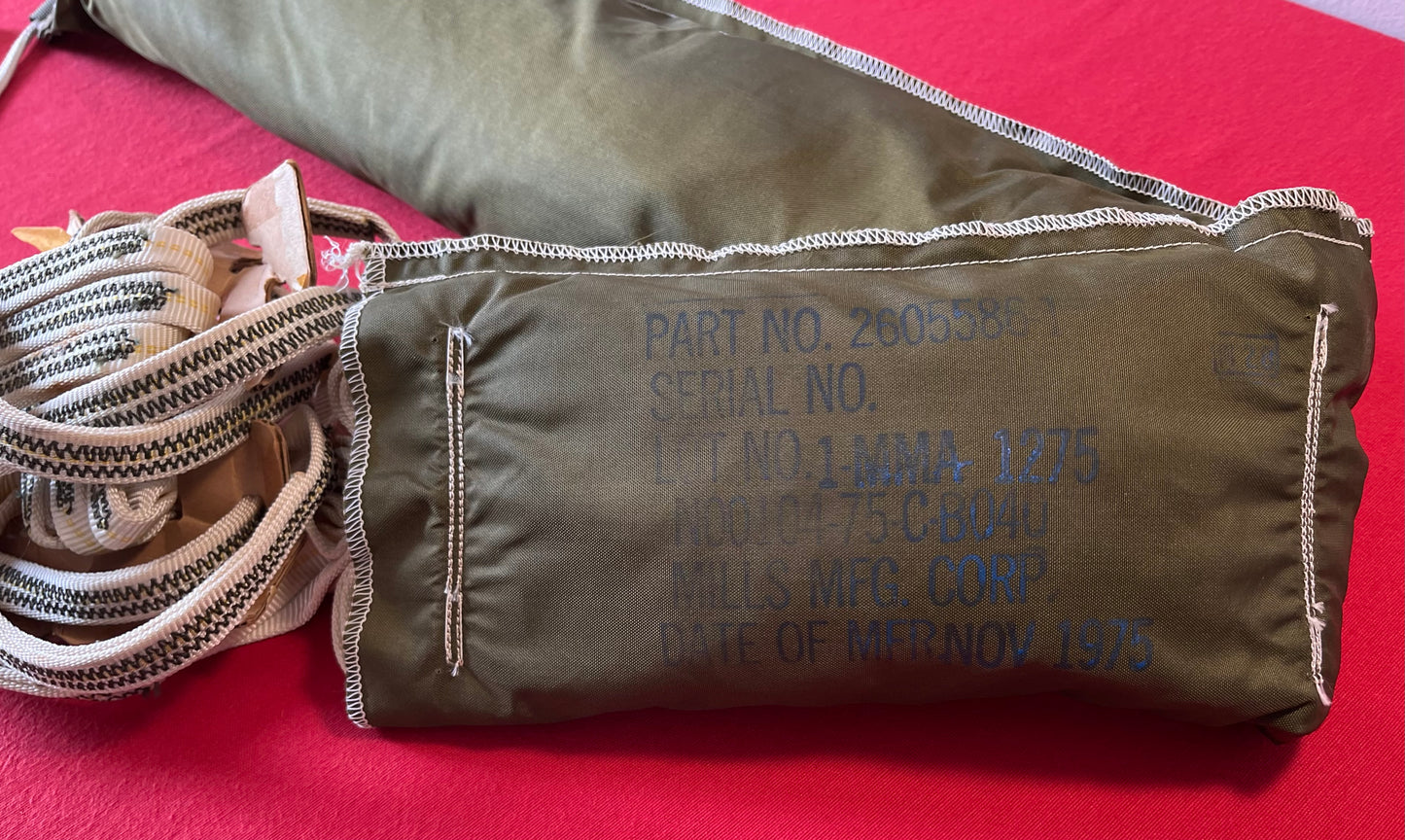 U.S Vietnam Era Parachute Pack / 1975 Dated / Military Issue - Mills MFG. Corp