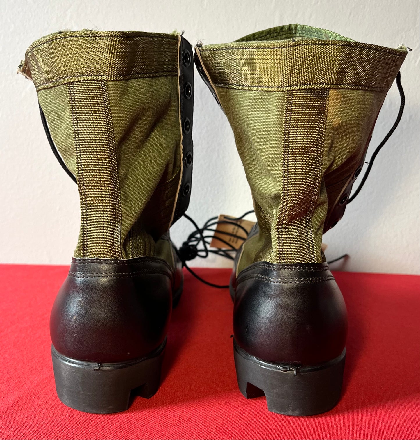 Vietnam Era / U.S Jungle Combat Boots Un-Issued Dated 1968 / Size 11