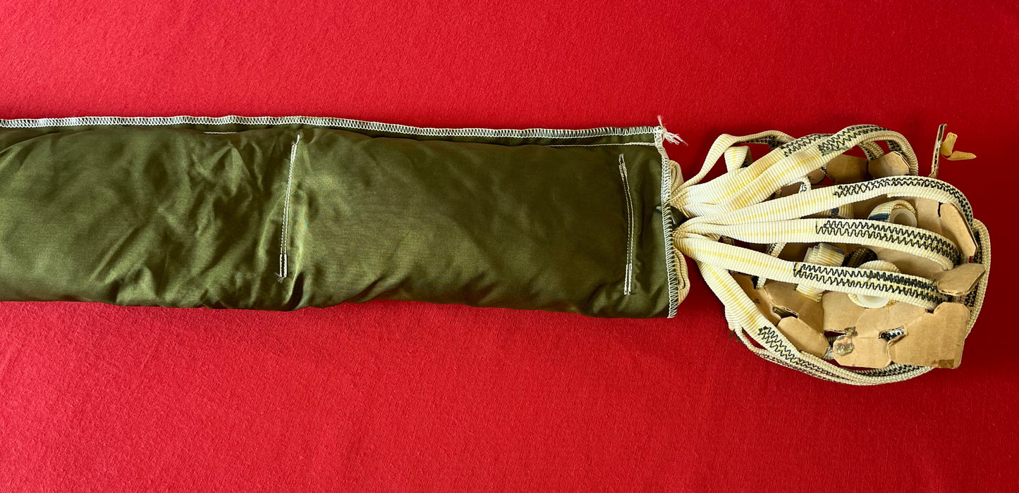 U.S Vietnam Era Parachute Pack / 1975 Dated / Military Issue - Mills MFG. Corp