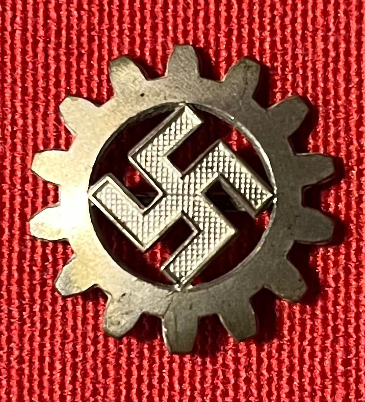 WW2 German NSDAP / DAF Party Membership Badge / RZM 1935