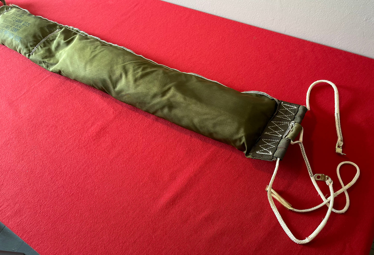 U.S Vietnam Era Parachute Pack / 1975 Dated / Military Issue - Mills MFG. Corp