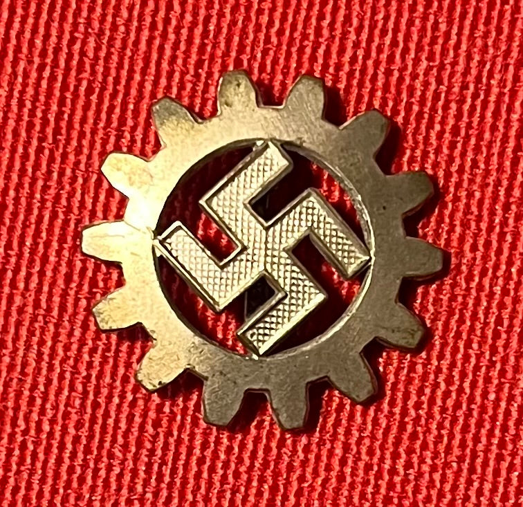 WW2 German NSDAP / DAF Party Membership Badge / RZM 1935