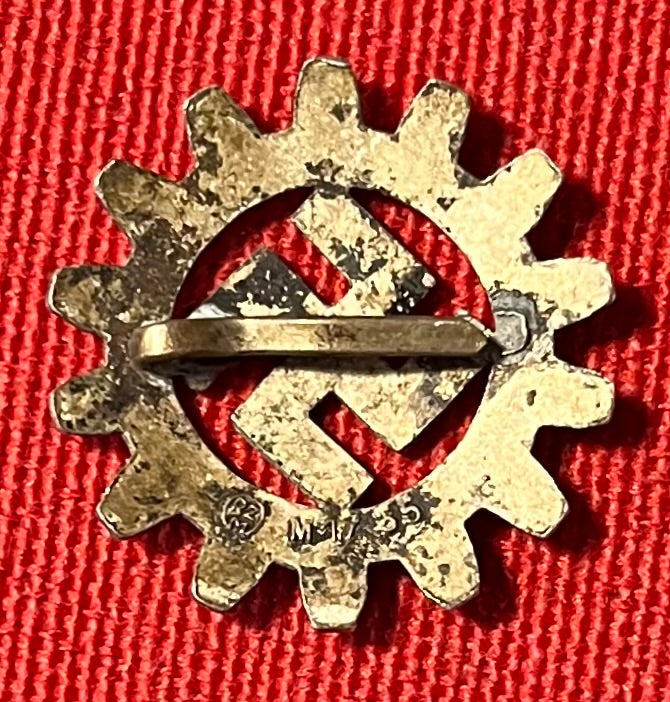 WW2 German NSDAP / DAF Party Membership Badge / RZM 1935