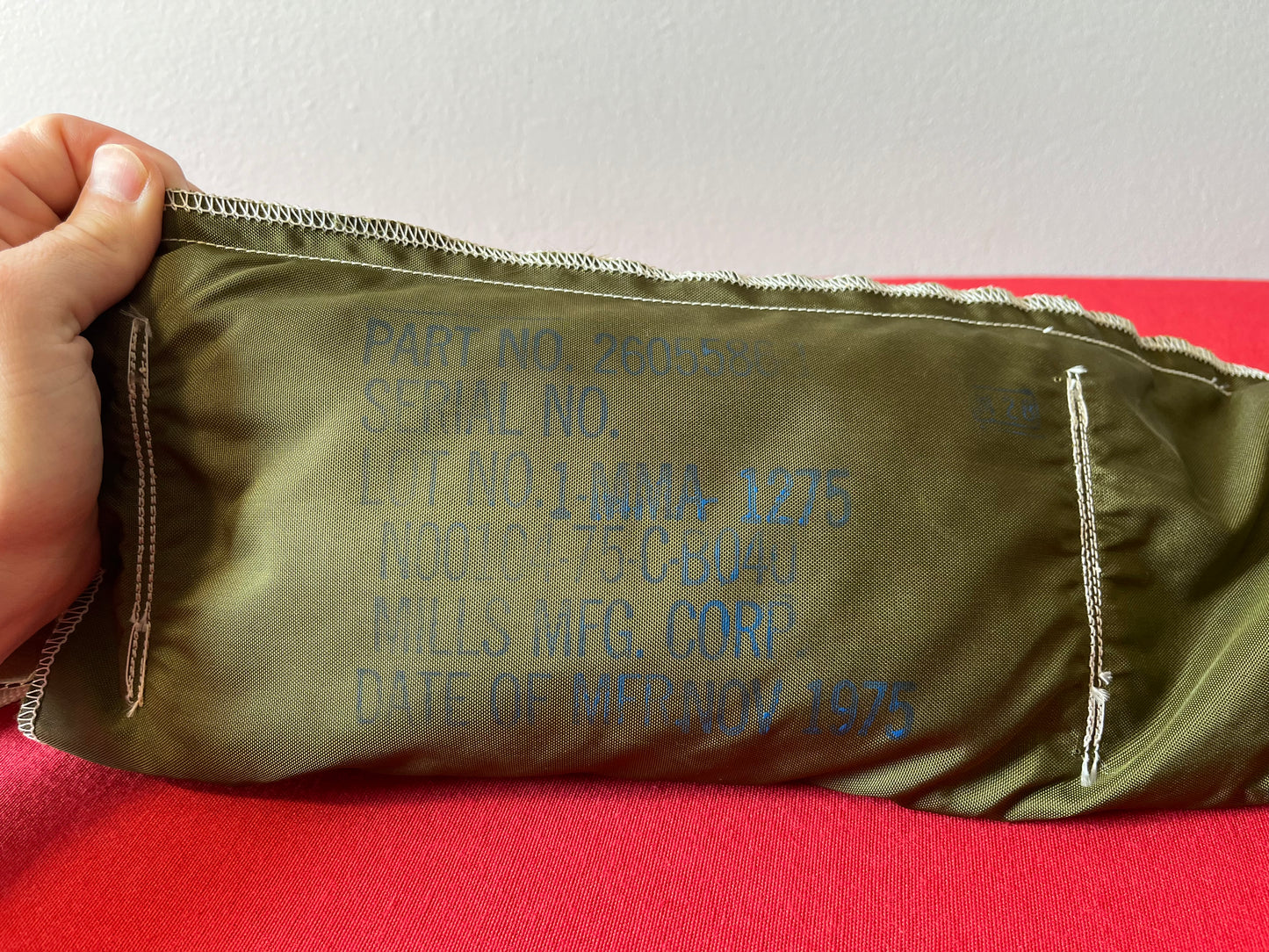 U.S Vietnam Era Parachute Pack / 1975 Dated / Military Issue - Mills MFG. Corp