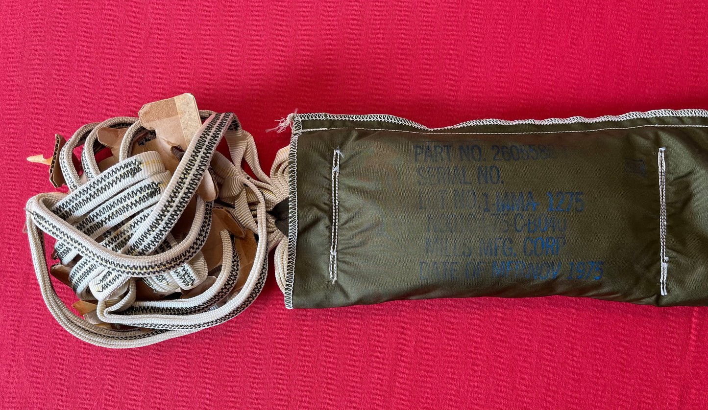 U.S Vietnam Era Parachute Pack / 1975 Dated / Military Issue - Mills MFG. Corp