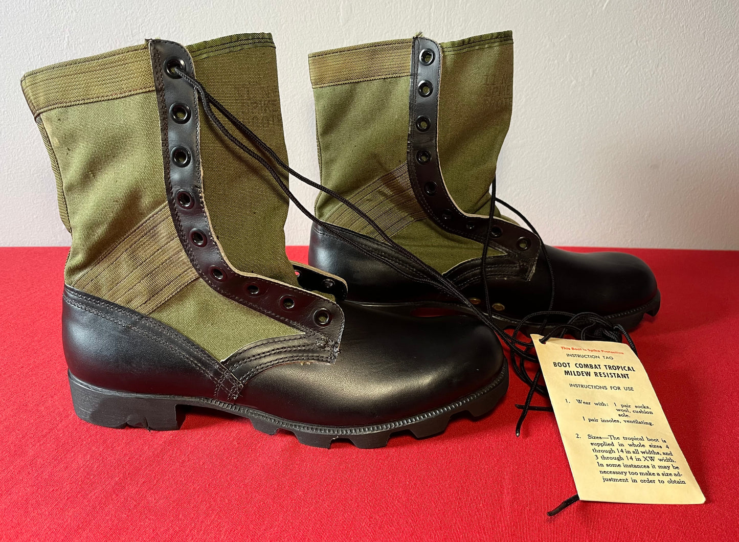 Vietnam Era / U.S Jungle Combat Boots Un-Issued Dated 1968 / Size 11