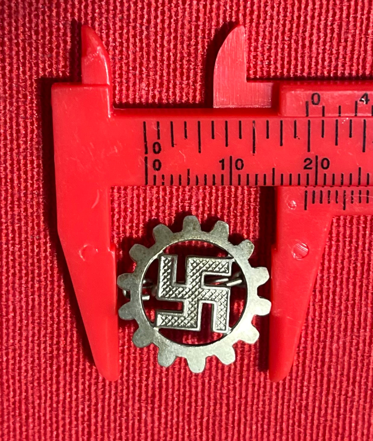 WW2 German NSDAP / DAF Party Membership Lapel Badge / RZM