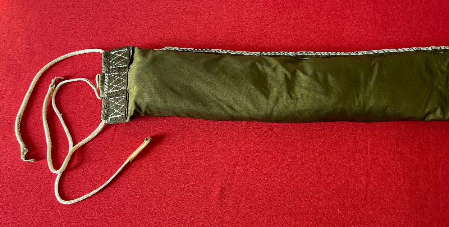 U.S Vietnam Era Parachute Pack / 1975 Dated / Military Issue - Mills MFG. Corp