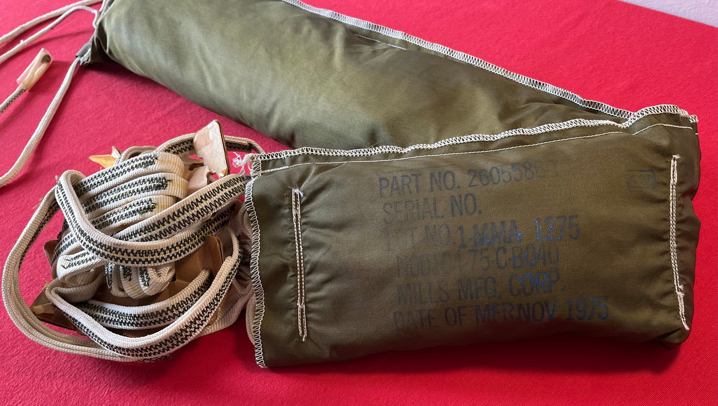 U.S Vietnam Era Parachute Pack / 1975 Dated / Military Issue - Mills MFG. Corp