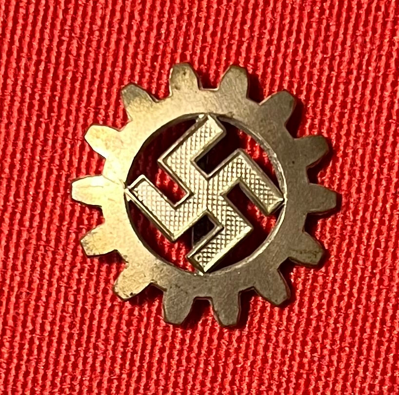 WW2 German NSDAP / DAF Party Membership Badge / RZM 1935