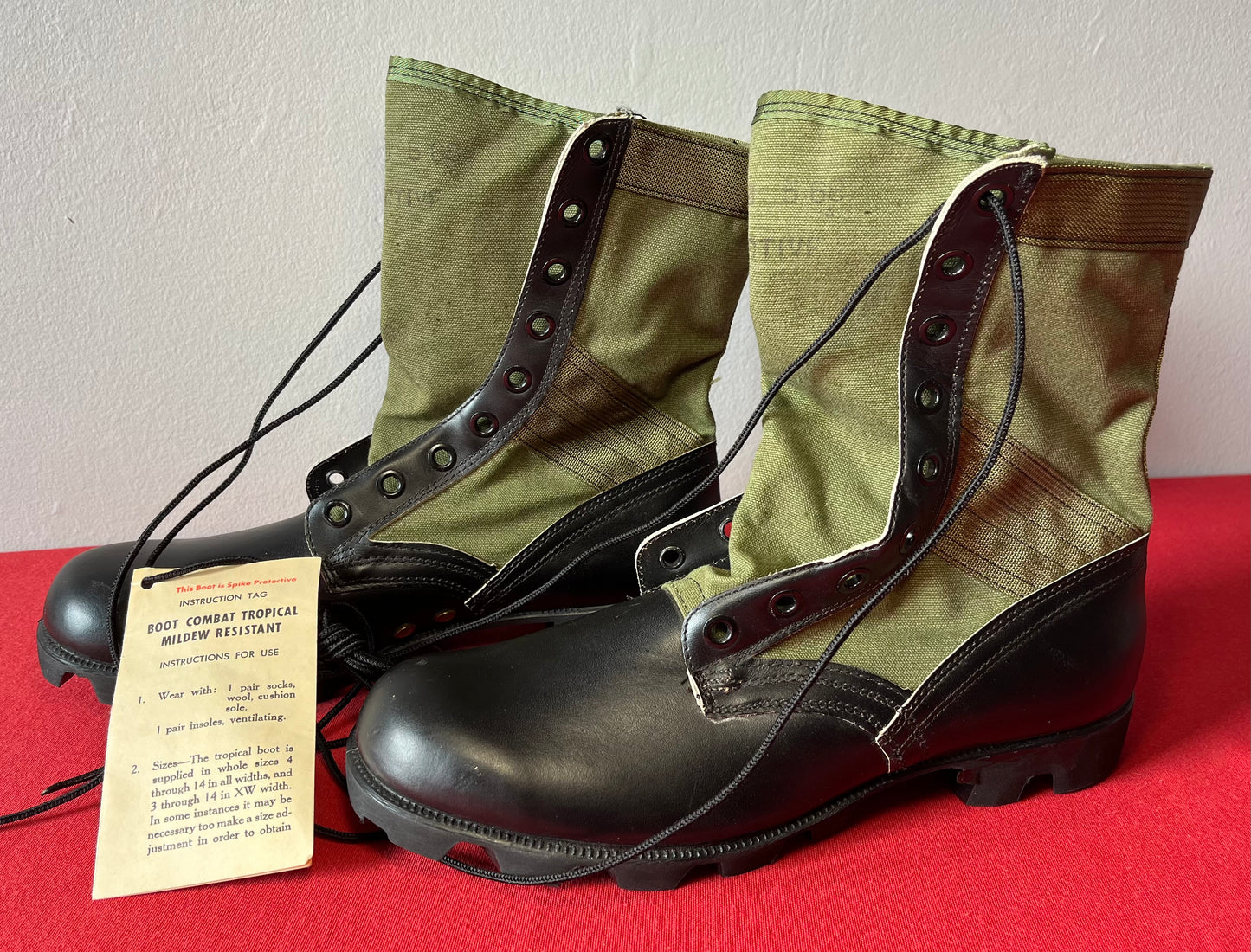 Vietnam Era / U.S Jungle Combat Boots Un-Issued Dated 1968 / Size 11