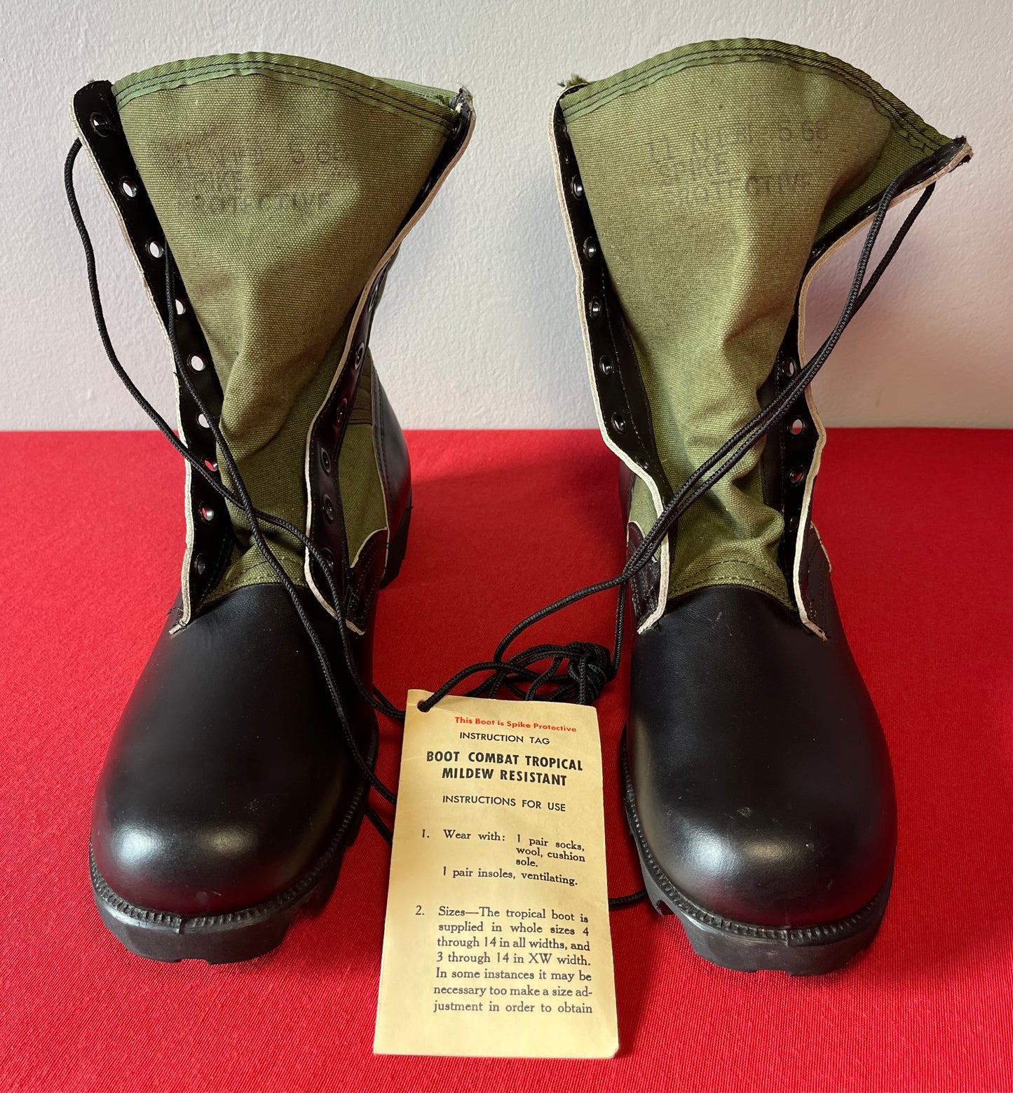 Vietnam Era / U.S Jungle Combat Boots Un-Issued Dated 1968 / Size 11