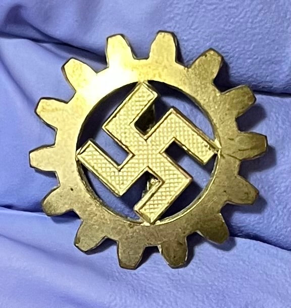 WW2 German NSDAP / DAF Party Membership Badge / RZM 1935